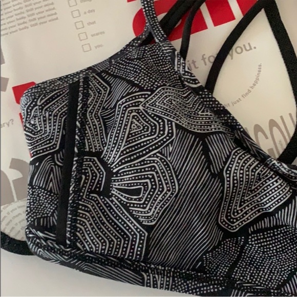 🍋lululemon Lighten Uo Bra - Picture 4 of 7